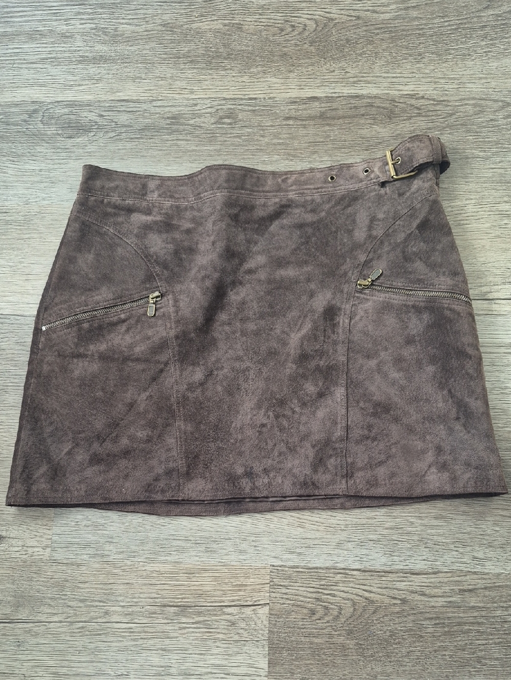 Danier Size 12 Brown Suede Mini Skirt with Zip Pockets